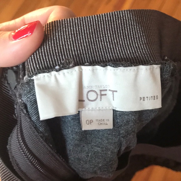 Stretchy LOFT Lace Pencil Skirt - Picture 4 of 5